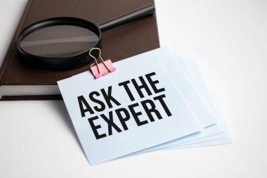 Kağıt kağıdındaki Uzman Tabelasına Sor