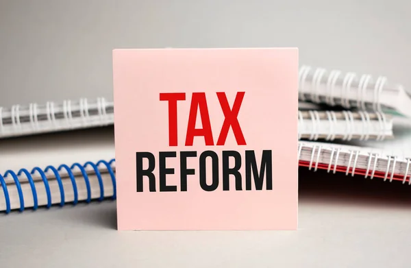 Bloc Notas Con Texto Tax Reform Con Marcador Negro Sobre — Foto de Stock