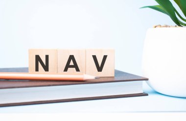 İki farklı boyutta kalemle desteklenen yapı taşları üzerindeki navigasyon kısaltması. Boşluğu kopyala.