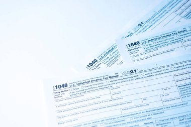 Vergi formunun kalemi, iş konsepti. Nisan 2021