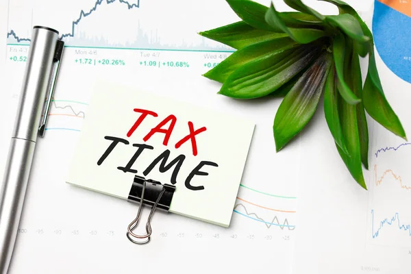 Adesivos Caderno Texto Tax Reform Com Caneta Óculos Fundo Branco — Fotografia de Stock