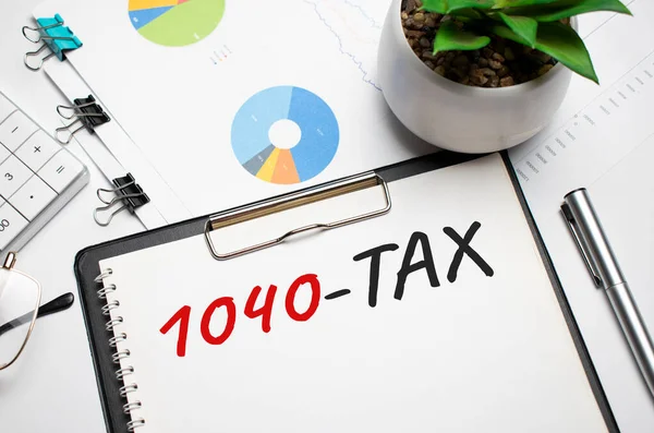 Papel Con Impuesto 1040 Sobre Mesa Calculadora Dinero —  Fotos de Stock
