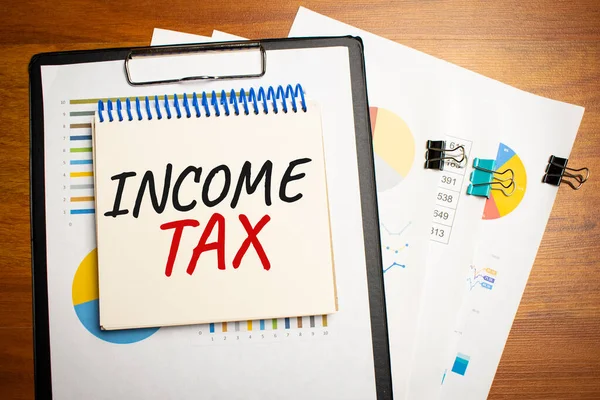 Income Tax Jest Napisany Notatniku Biurku — Zdjęcie stockowe