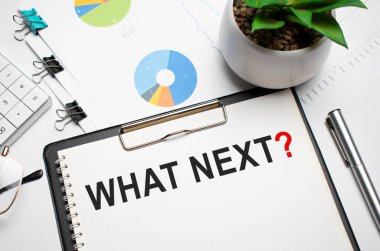 Tablo, hesap makinesi ve para üzerinde Referans Programı olan kağıt