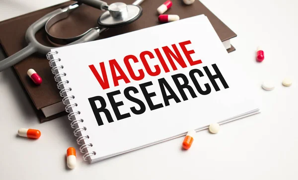 Skrót Vaccine Research Notatniku Stetoskopem — Zdjęcie stockowe