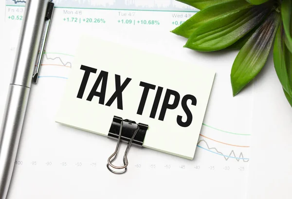 Samolepky Notebooku Text Tax Tips Perem Brýlemi Bílém Pozadí — Stock fotografie