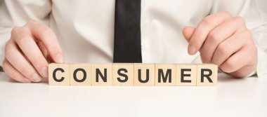 Sözcük Muhasebecisi tahta bloğa yazılmış. Kavram