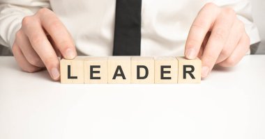 İnsanoğlu tahta bloklarla sözcük lideri yaptı.