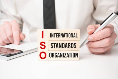 ISO standartları doğrulama, kalite kontrol sertifika onayı.