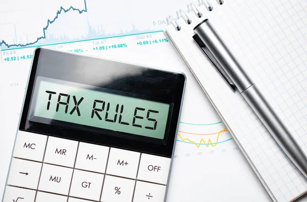 计算器上的Tax Rules数字 2022年新税概念 — 图库照片