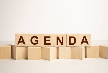 Sözcük AGENDA ahşap yapı taşlarından yapıldı