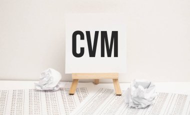 Not defteri normal emeklilik yaşında bir iş adamı. İş konsepti