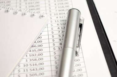 Borsada analiz edilen veri: tırnak izleri ve bir kalem