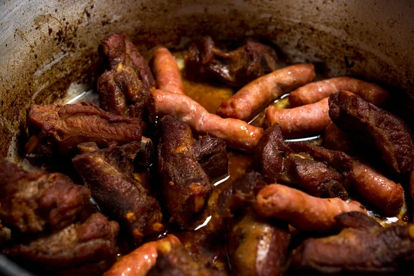 Bife Vaca Com Linguiça Porco Fritando Frigideira — Fotografia de Stock