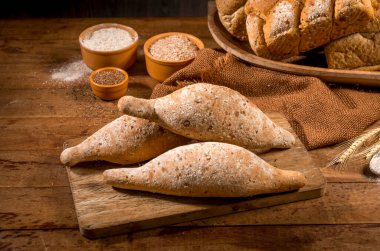 Dilimlenmiş tam tahıllı ekmek