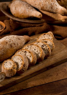 Dilimlenmiş tam tahıllı ekmek