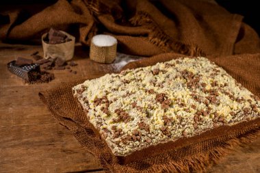 Kare pasta ve çikolata damlası.