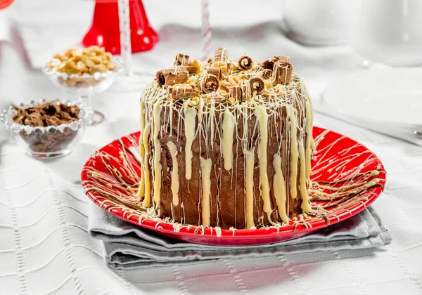 Peanut Cake Covered Chocolate Red Plate Clean Setting — Stock Photo, Image