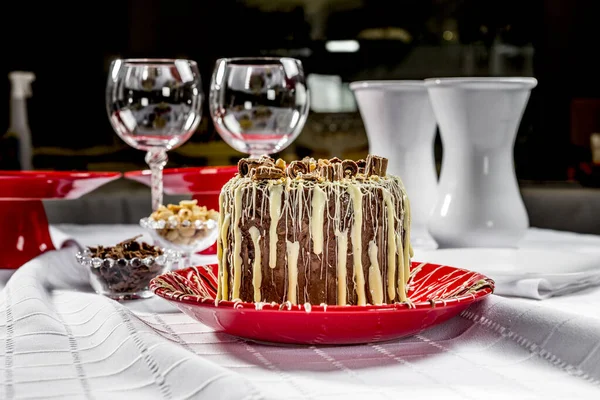 Peanut Cake Covered Chocolate Red Plate Clean Setting — Stock Photo, Image