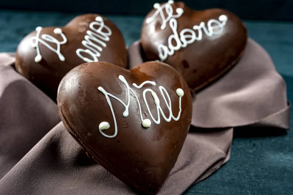 Chocolate Hearts Writing Portuguese Amo Adoro — Stockfoto