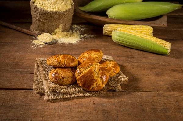 Biscoitos Milho Sobre Tecido Rústico Sobre Madeira Com Farinha Milho — Fotografia de Stock