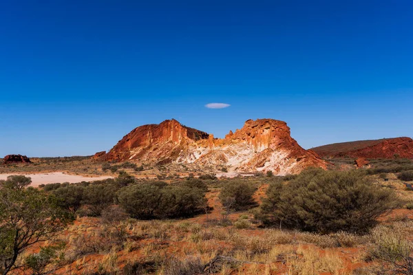 Alice Springs yakınlarındaki Gökkuşağı Vadisi, Orta Avustralya.