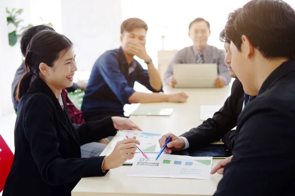 Senior Asiatico Uomo Manager Successo Sta Incontrando Brainstorming Con Personale — Foto Stock