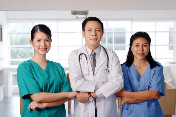 Sucessfull Professional Asian Chief Physician Man Surgeon Doctor Women Wears — Stock Photo, Image