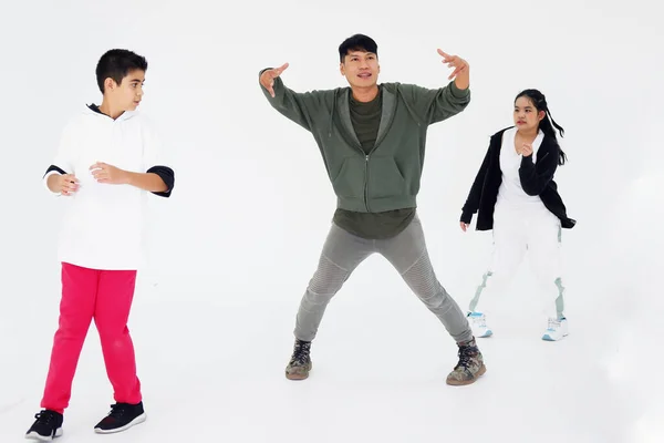 Asain Ung Professionell Dansare Och Lärare Break Dance Med Studenter — Stockfoto