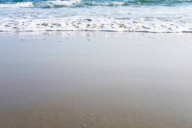 Cennetteki güzel Horizon yazı tropikal deniz manzarası ve doğa ve tatil ve tatil konsepti için umut dolu. Sakin okyanusta turkuaz su cenneti. 