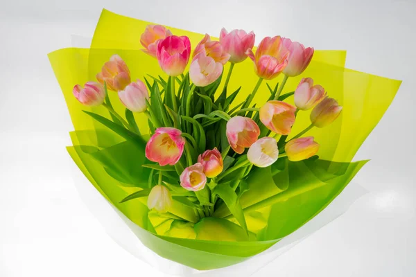 Аромат Ярких Разноцветных Пружинных Тюльпанов Белом Фоне — стоковое фото