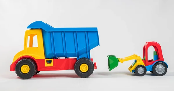 Lkw Und Bagger Plastikspielzeug Bunte Autos Isoliert Auf Weißem Hintergrund — Stockfoto