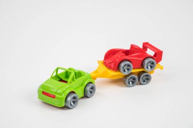 Çok renkli plastik oyuncak araba. Otobüsler. Ekipman.