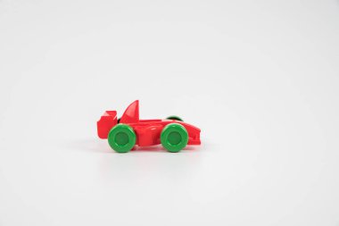 Çok renkli plastik oyuncak araba. Otobüsler. Ekipman.