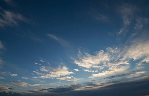 Felhők Esti Égbolton — Stock Fotó