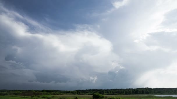 Tworzenie pięknych deszczowych ciemnych chmur przed burzą. Czas Lapse Pogoda i chmury Concept for Digital Cinema Skład — Wideo stockowe
