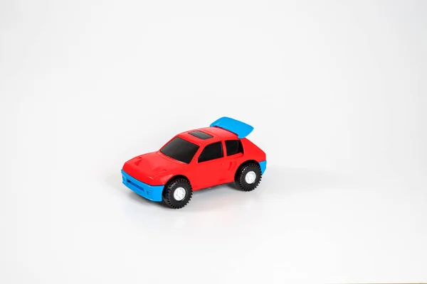 Игрушечный Пластиковый Автомобиль Изолирован Белом Фоне — стоковое фото