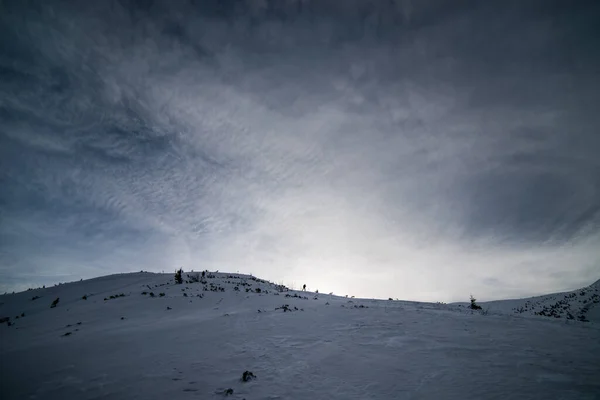 Montagnes Hiver Avec Neige Sous Ciel Hiver Sombre — Photo