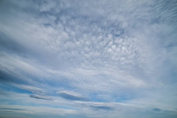 Nuvens Lenticulares Cirrus Contra Céu Azul Céu Fundo — Fotografia de Stock