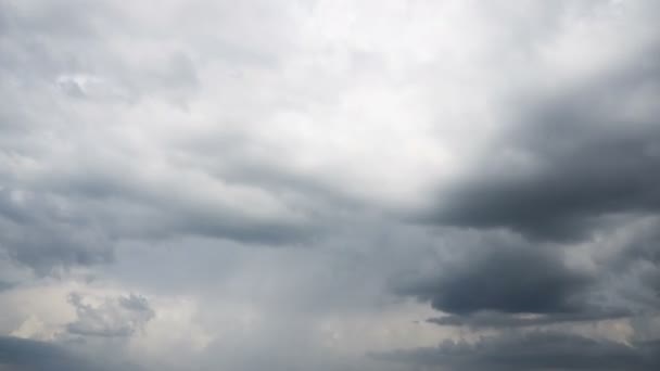 Formação Belas Nuvens Escuras Chuvosas Antes Uma Tempestade Tempo Tempo — Vídeo de Stock