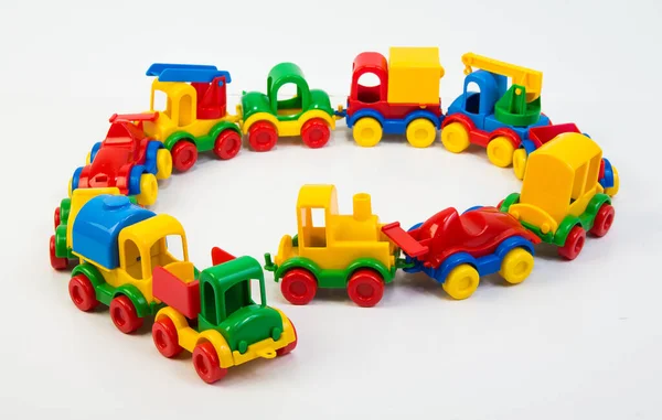 Giocattolo Bambini Auto Plastica Multicolore Uno Sfondo Bianco Veicoli Giocattolo — Foto Stock