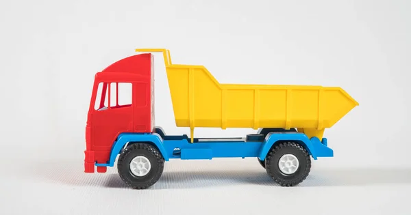 Vrachtwagen Plastic Speelgoed Veelkleurige Auto Geïsoleerd Witte Achtergrond — Stockfoto