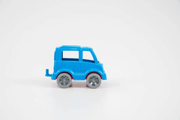 Carro de brinquedo plástico multicolorido. Autocarros. Equipamento. — Fotografia de Stock