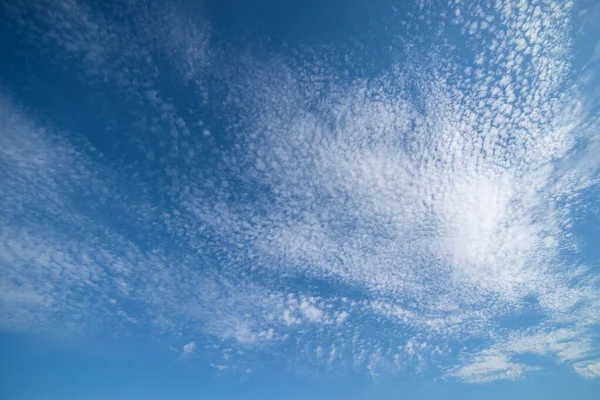 Cirrus Felhők Kék Égen — Stock Fotó