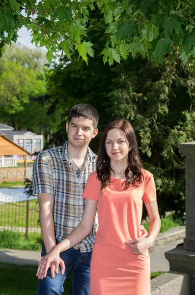 Young Couple Stone Steps Park Man Woman Background Summer Greenery — ストック写真