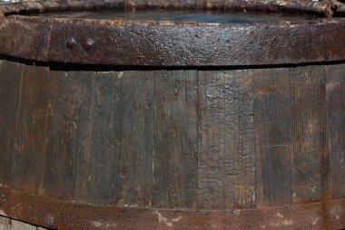 Şarap ve bira için eski ahşap fıçı.