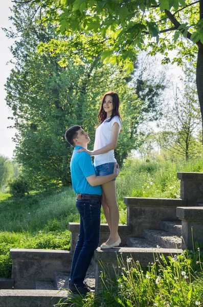 Young Couple Stone Steps Park Man Woman Background Summer Greenery — ストック写真