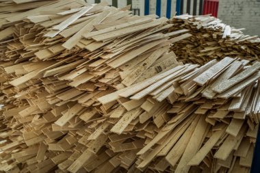 Ahşap endüstrisi. Mobilya imalatında kullanmak için doğal kaplama.