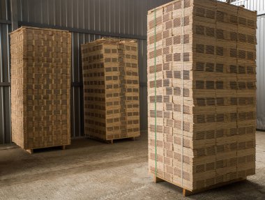 Ahşap endüstrisi. Mobilya imalatında kullanmak için doğal kaplama.