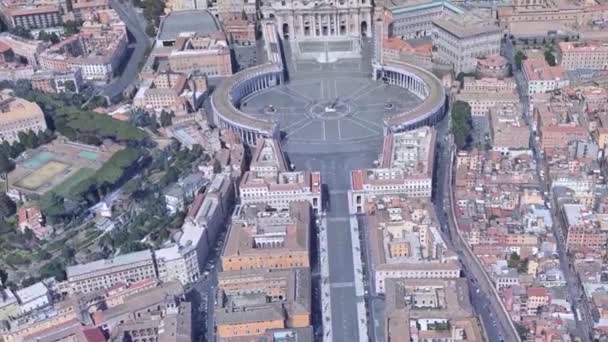 Disparos desde un dron de la Plaza de San Pedro en el Vaticano — Vídeos de Stock